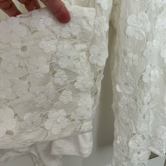 Lulus Blossom On Over White Lace Faux Wrap Bodysuit NWT Women’s M Long Sleeves - Picture 9 of 13